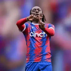 Кристал Пэлас одержал победу над Бернли в 14-м туре АПЛ. Итог матча 0-1