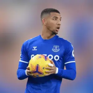 Эвертон одержал победу над Ноттингем Форестом в 15-м туре АПЛ. Итог матча 3-0