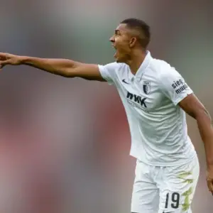 Ничья между Аугсбургом и Фрайбургом в 18-м туре Немецкой Бундеслиги. Итог матча 2-2