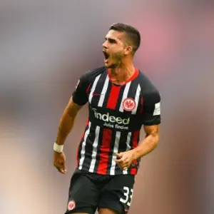 Ничья между Айнтрахтом и Дортмундской Боруссией в 16-м туре Немецкой Бундеслиги. Итог матча 3-3