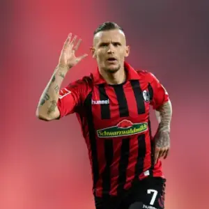 Фрайбург одержал победу над Гамбургом в 16-м туре Немецкой Бундеслиги. Итог матча 2-1