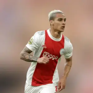 Ничья между Аяксом и Гоу Эхед Иглс в 19-м туре Эредивизи. Итог матча 2-2