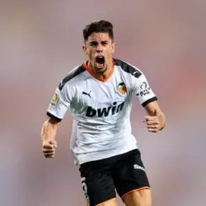 Валенсия одержала победу над Эспаньолом в 21-м туре Ла Лиги. Итог матча 3-2