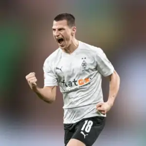 Боруссия Менхенгладбах одержала победу над Аугсбургом в 16-м туре Немецкой Бундеслиги. Итог матча 4-0