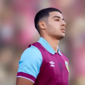 Бернли одержал победу над Кристал Пэласом в 26-м туре АПЛ. Итог матча 2-3