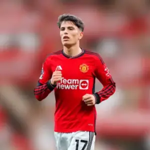 Манчестер Юнайтед одержал победу над Астон Виллой в 30-м туре АПЛ. Итог матча 3-1