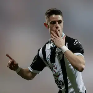 Ничья между Хераклесом и Эксельсиором в 28-м туре Эредивизи. Итог матча 1-1