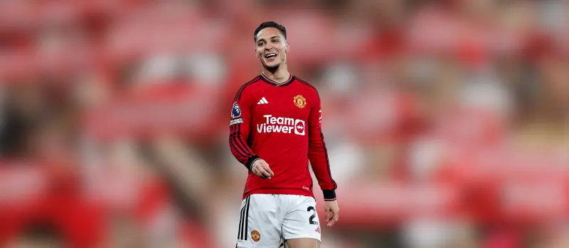 Манчестер Юнайтед одержал победу над Кристал Пэласом в 28-м туре АПЛ. Итог матча 2-1