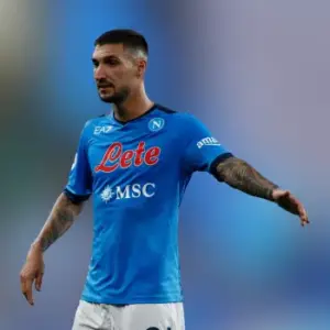 Наполи одержал победу над Лечче в 29-м туре Серии А. Итог матча 2-1