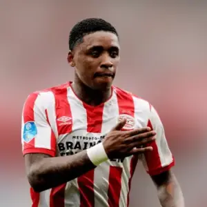 ПСВ одержал победу над АЗ в 26-м туре Эредивизи. Итог матча 2-1