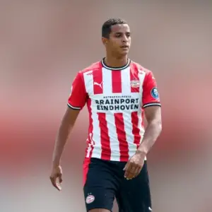 ПСВ одержал победу над ПЕК Зволле в 31-м туре Эредивизи. Итог матча 6-1