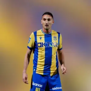 Астерас одержал победу над Ларисой в 1-м туре Греческой футбольной Суперлиги. Итог матча 3-1