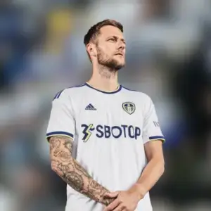 Лидс Юнайтед одержал победу над Манчестером Юнайтед в 32-м туре АПЛ. Итог матча 1-2