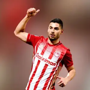 Олимпиакос одержал победу над Панатинаикосом в 2-м туре Греческой футбольной Суперлиги. Итог матча 0-2