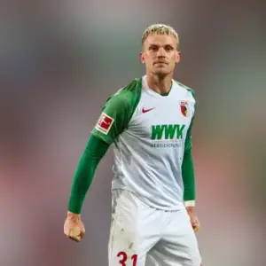 Аугсбург одержал победу над Байером в 30-м туре Немецкой Бундеслиги. Итог матча 1-2