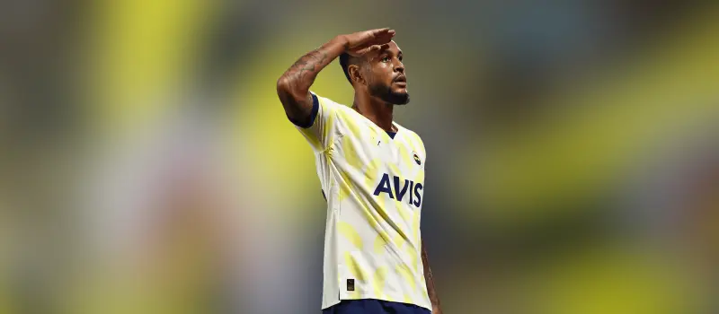 Ничья между Фенербахче и Ризеспором в 30-м туре Турецкой футбольной Суперлиги. Итог матча 2-2