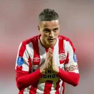 ПСВ одержал победу над Спартой в 30-м туре Эредивизи. Итог матча 0-2